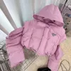 Dhgate Pra Monclair Jacket Women 2023 Coats مصممة نساء وينتر نسائي للبارات البيضاء ، والسيدات الدافئة والسميكة لأسفل ، وملابس كبيرة الحجم