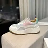 Designerskie kobiety swobodne buty Rainbow Dopasowanie Czarno -białe klasyczne mokasyny Modna materiał z tkaniną z pudełkiem i torbą na kurz