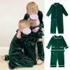 Pyjamas Großhandel Babykleidung Kinderpyjamas Weicher warmer Samt Familienfeier Geschwister Grüne Kleidung Passende Jungen Mädchen Weihnachtspyjamas 231207