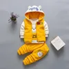 Kledingsets Herfst Winter Babymeisjeskleding Kinderen Jongens Verdikt vest met capuchon T-shirt Broek 3-delige sets Peuterkostuum Kindertrainingspakken 231207