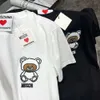 Moschino t skjortor mos broderade snöar björn kärlek herr designer t shirt bomullsgrafisk tee par sommar tees avslappnad kort ärm 4740 8100