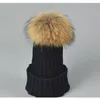 Gorros de costilla de punto para mujer de diseñador con bola de pelo de perro de mapache real Niños Fancy Plain Fur Pom Sombreros de invierno para mujer K wmtuAT lucky273u