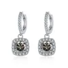 La moda vende bene Orecchini con diamanti Moissanite in argento sterling 925 con taglio speciale bianco da 1 ct + 1 ct Pietra principale Anniversario preferito