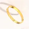 Braccialetti con ciondoli Europa America Stile moda Donna Bracciale Gioielli di design di lusso Placcato oro 18 carati Amanti del matrimonio in acciaio inossidabile Gif Dhvue