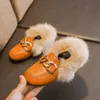 Sneakers marka jgviKoto jesienne zimowe dziewczyny buty ciepłe bawełniane pluszowe puszyste futro mokasyny dla dzieci z metalowym łańcuchem chłopców flats dzieci 231207
