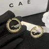 Pendientes elegantes con letras de diamantes para mujer, aretes de aro de diseño clásico, boutique, joyería de cumpleaños para bodas, aretes de regalo de amor de lujo en blanco y negro con caja