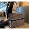 Letter Bok Tote High Quality Bag Luxury Handväska Kvinnor Mens Designer Bag Fashion Axel Crossbody Shopping