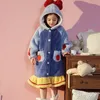 Handdoeken Gewaden Kinderjas met capuchon voor meisjes Winter Prinses Kind Dik Warm houden Lange nachtjapon Knop aan de voorkant Koraalfleece Zachte badjas 231208