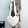 イブニングバッグスウィートラブフェイクファー毛皮のショルダーバッグファッション容量豪華な女性メッセンジャーシンプルソリッドカラー女性ハンドバッグ