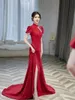 기존의 China Cheongsam 웨딩 드레스 높은 목 뒤쪽 인어 신부 가운 스윕 기차 아플리케 와인 레드 레이스 웨딩 드레스