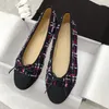 Spring Designer Paris Markenkleid und Herbst Cowide Letter Bow Ballet Dance Schuhe Mody Women Black Flat Boat Schuh Lady 18215