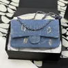 12A Mise à niveau Miroir Qualité Designer Petit sac à rabat classique 25cm Femmes Bleu Denim Sacs brodés Luxurys Sacs à main à paillettes Bandoulière Sac à bandoulière avec boîte