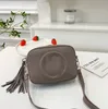 Ny populär texturkamera väska kvinnor ut axel crossbody väska fashionabla eleganta bärbara små fyrkantiga väskor grossist