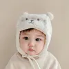 Casquettes Chapeaux Chapeau de bébé ours mignon avec oreillette hiver chaud laine d'agneau bonnet pour bébé couleur unie oreilles de dessin animé Protection des oreilles pour tout-petits 231207