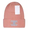 Bonnet de créateur bonnet de luxe bonnet en tricot tempérament bonnet polyvalent bonnet tricoté lettre chaude chapeau design cadeau de Noël très beau chapeau N-1