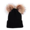 Två pompoms päls stickade vinterhattar för kvinnor pom poms faux päls beanie hatt kvinnliga flickor söta ull varma mössor gorro bonnet femme231j