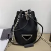 2021 Kvinnor Keychains Small Long Chain Shoulder Messenger Bags Drawstring Classic Hand Bag Bucket Midje Keychain2544