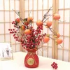 Fiori decorativi Bouquet di fiori artificiali di bacche di Natale rosse con eucalipto Decorazione per vasi per feste domestiche di eucalipto Ornamenti per alberi di Natale