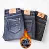 Mens Jeans Hommes d'affaires chaud polaire jean hiver décontracté mâle épais velours coupe ajustée pantalon classique noir bleu élastique coton Denim pantalon 231208