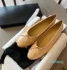 Chaussures de créateur classiques d'été 100% cuir de vache de haute qualité, nouvelles chaussures de danse plates à la mode pour femmes, bateau plat noir