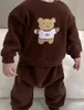 衣料品セット秋の冬の幼児刺繍熊厚いスウェットシャツスーツの女の子の赤ちゃん漫画コットン長袖トップソリッドパンツ2PCS