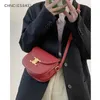 Copie légale Deisgner Celins's Bags boutique en ligne Sac à bandoulière en arc de triomphe rouge pour femme 202323 Nouvelle selle en cuir véritable Super Fire Lisa même style avec logo