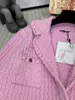 여자 니트 티 디자이너 브랜드 23 새로운 니트 슈트 칼라 카디건, 핑크 및 부드러운 소녀 색 구성표, 슬리밍 눈길