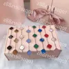 Pulseras con dijes de moda clásica 4Trébol de cuatro hojas Joyería de diseño Pulsera de brazalete de oro de 18 quilates para mujeres Hombres Collares Cadena Joya elegante GCUD