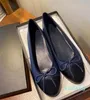 Chaussures de créateur classiques d'été 100% cuir de vache de haute qualité, nouvelles chaussures de danse plates à la mode pour femmes, bateau plat noir