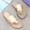 Vrouw sandalen beroemde ontwerper vrouwen glijden molenaar flip flops luxe slides lederen bruin roze zwarte loafers strandschoenen sandaal dhgate platte sandale armband slippers