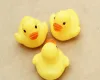 100pcs dziecięcy woda woda zabawki zabawki dźwięki żółte gumowe kaczki dzieci kąpiące dzieci pływające prezenty plażowe bj