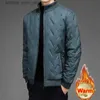 Kamizelki męskie zimowe kamizelki puffer męskie ubranie mody gęstość streży gęstość płaszcza solidna bawełniana kurtka bombowa męska mączka przenośna płaszcz 4xl Q231208