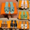 Designer senhora chinelos sandália de couro mesmo estilo para mulheres slides verão outwear slides clássicos luxo floral praia chinelo sandálias planas sapatos femininos genuínos