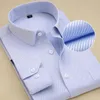 メンズドレスシャツS-8XLプラスサイズのフォーマルシャツ長袖ソリッドカラークラシックファッションビジネスオフィスホワイトワークウェア服