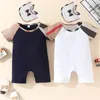 Rompers Baby Jumpsuit Pure Cotton Crewneck Nyfödd jumpsuit för pojkar och flickor Designer Summer Luxury Short Sleeved Pyjamas Jumpsuit 231208