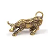 Oggetti decorativi Figurine Ottone Toro Wall Street Scultura di bestiame Rame Mucca Statua Mascotte Squisito artigianato Ornamento Decorazione per ufficio Regalo aziendale 231208