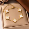 Gold Plated Classic Fashion Charm Armband Four-Leaf Clover Designer Jewelr Elegant Pearl-armband för kvinnor och män Hög XGWHF