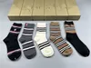 Top vente hommes femmes chaussettes de luxe bas de laine de haute qualité rues seniors chaussettes de genou confortables Designer i11