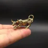 Oggetti decorativi Figurine Ottone Toro Wall Street Scultura di bestiame Rame Mucca Statua Mascotte Squisito artigianato Ornamento Decorazione per ufficio Regalo aziendale 231208