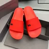 2024 Slipper Rubberen Brief Slippers Mannen Slipper Strand Platte Glijbaan Vrouwen Lichtgevende Alfabet Slipper Veelkleurige Koppels Slides Waterdichte Antislip Srol Slipper