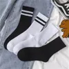 Calcetines de mujer de algodón rayado blanco y negro mujer estudiante Harajuku Hip Hop Skateboard Ins moda Casual Unisex hombres cortos