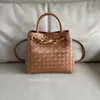 Lederkapazität Botegas Rindsleder Schnalle Venetas Taschen 2023 Andiamo Damen Woven Tote Metall Seil Designer Handtasche Große Tasche Eine Dame Schulter Umhängetasche W1hy