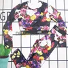 Traje deportivo con estampado de flores Letras de diseñador Top con correas Pantalones de yoga elásticos para mujer Chándal de secado rápido