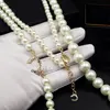 Designer de luxe classique long collier de perles chaîne de pull français double lettre or argent deux tons incrusté de strass femmes charme livrer collier cadeau mère