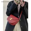 Legal Copy Deisgner Celins's Bags Online Shop Triumphal Arch Crossbody Red Bag For Women 202323 New Super Fire äkta läder sadel lisa samma stil