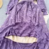 カジュアルドレス2023秋の冬の紫色のレースロングドレス高品質のファッション女性vネックランタンスリーブホローアウトベルトパーティーベスティドス