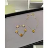 Charm Bracelets Four-Leaf Clover Necklace Bracelet Womens Gold Pendant Letters Titanium Steel Jewelry Girls Best Gift Party Chain Desi Dhesi
