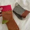 Chaussettes chaudes d'hiver à rayures Patchwork pour femmes, bas de sport à rayures, hautes et longues, côtelées, thermiques, Style coréen, Compression scolaire, bas courts à la cheville