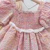 Robes de fille 2023 Arrivée d'été Filles Manches courtes Col carré Ruché Dentelle Rose Designer Mignon Parti Princesse Robe Custume 3-7T