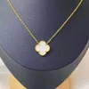 Kettingen Modeontwerper vrouwen klaver Kettingen Diamanten ketting staal klassieke sieraden meisje beste huwelijkscadeaus voor feestjurk gouden ketting ijskoud